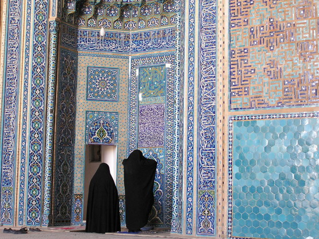 Yazd, biddende vrouwen