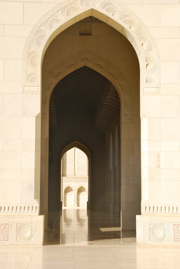 Doorkijkje in de Sultan Qaboes-moskee