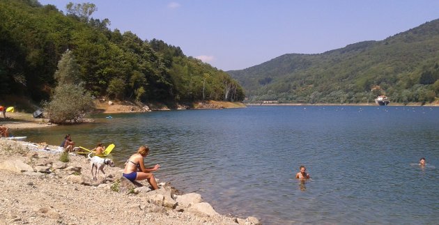 Zwemmen in het meer van Osiglia