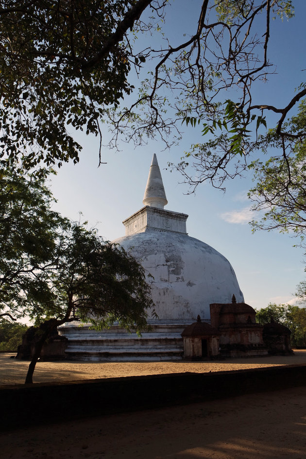 witte dagoba Polonnaruwa