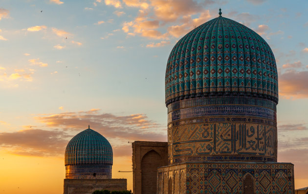 De zon gaat onder in Samarkand