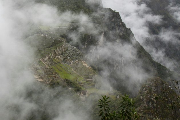 Machu Picchu in de wolken