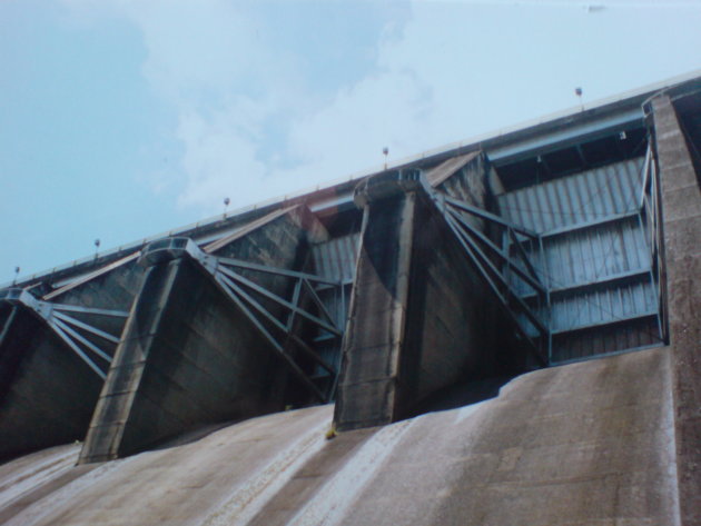 2001-2002 Brokopondo-stuwdam.