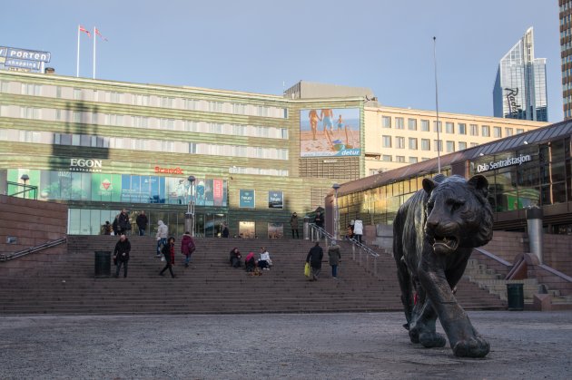 Tijger bij Centraal station Oslo