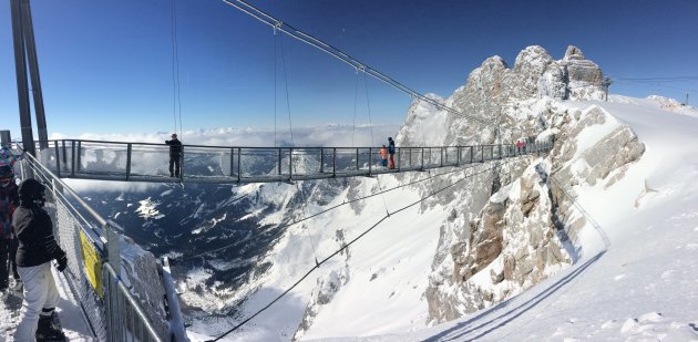 De 'suspension bridge' op de Dachstein gletsjer