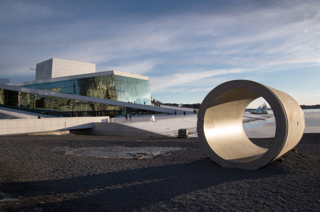 Operahuis als een glinsterende ijsberg in Oslo