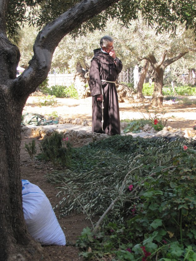 Monnik in de Hof van Getsemane
