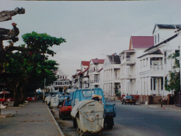 2001-2002 Waterkant van Paramaribo.