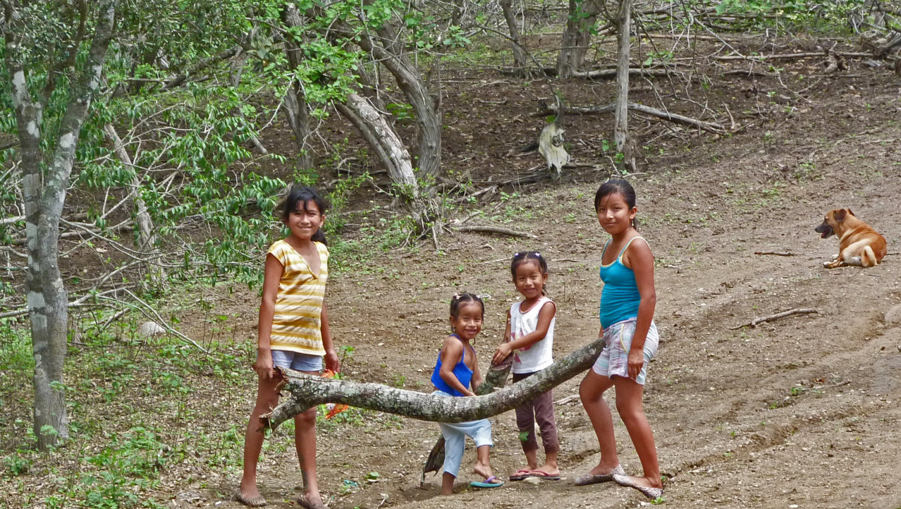 kinderen van het Aqua Blanca indianenreservaat