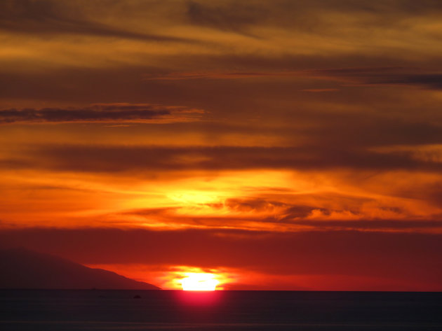 Fantastische zonsondergang Labuan Bajo