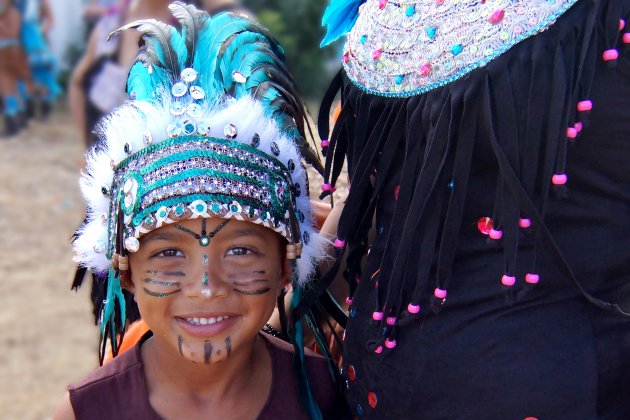 Kleine indiaan op het kindercarnaval
