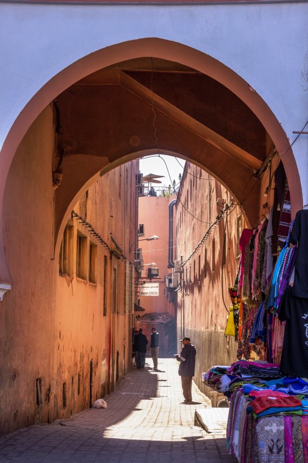 Een rustig straatje in Marrakech