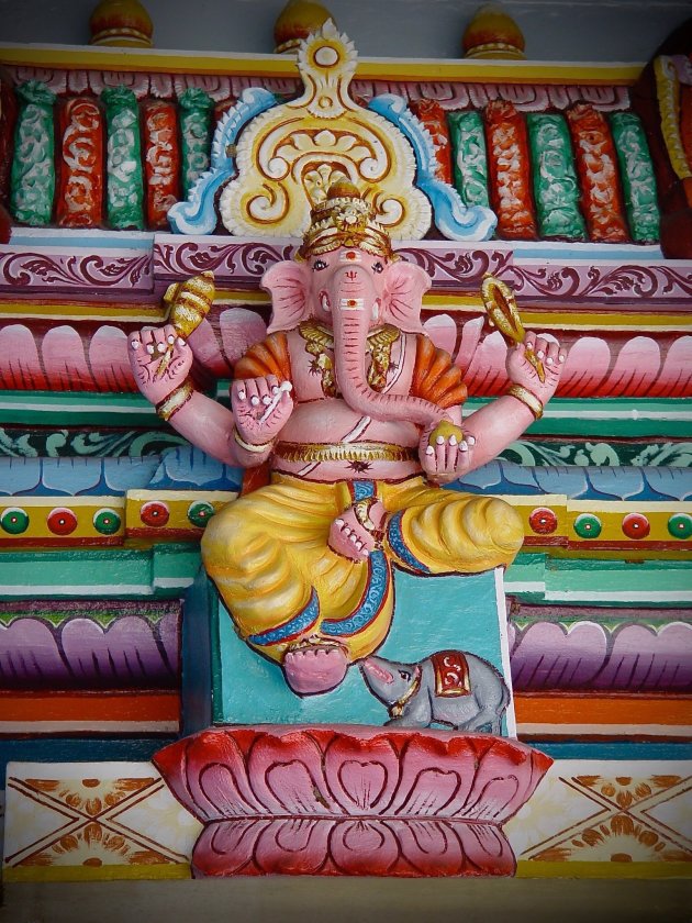 Onze god, Ganesha de beschermheilige van de reizigers.