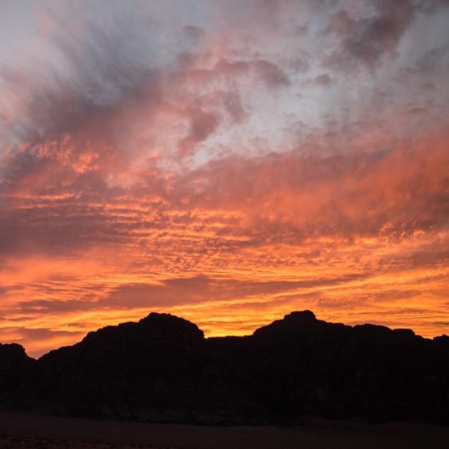 Betoverende zonsondergang in Wadi Rum