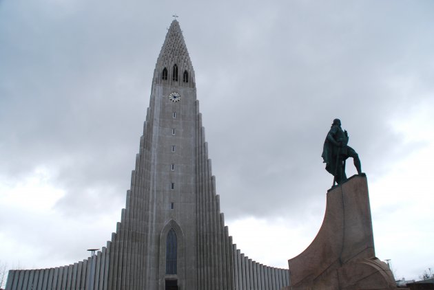 De Hallgrímskirkja in Reykjavik 