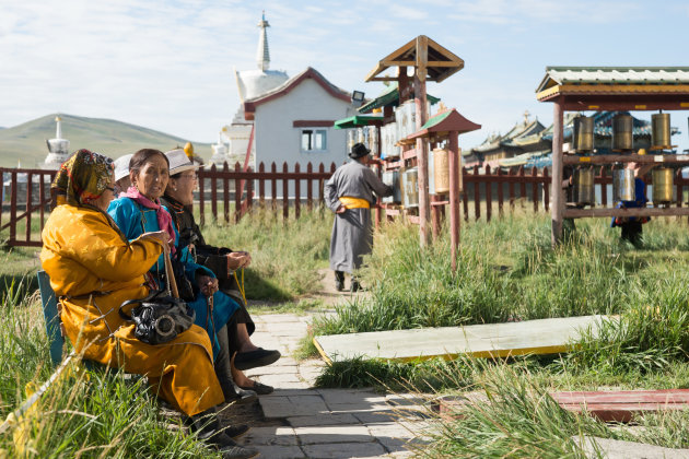 Dames bij de Tibetaanse Tempel