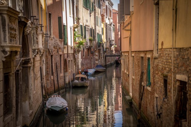 De smalle kanaaltjes van Venetië. 