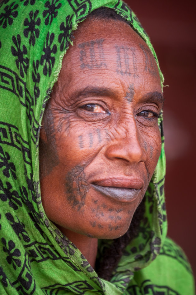 Fulani vrouw met gezichtstatoeages
