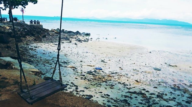 Een zeldzaam verlaten strandje op Samui 