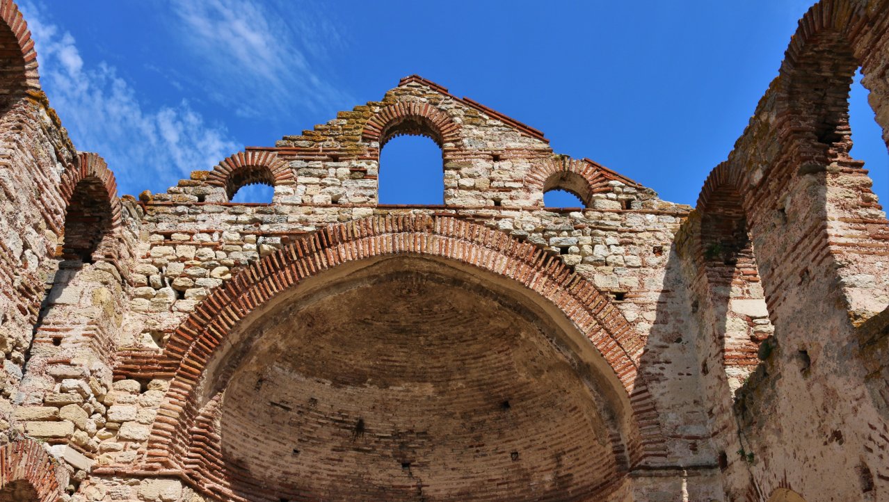 Oude Byzantijnse kerk als ontmoetingsplaats