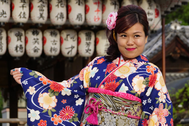 In kimono naar de tempel