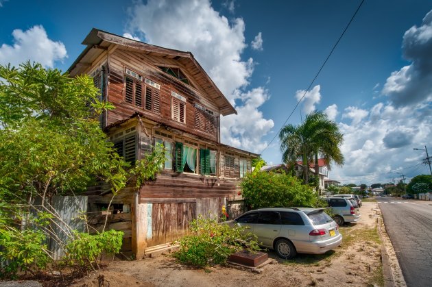 Houten huis in Paramaribo