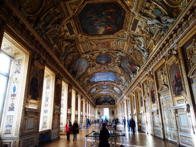 Het interieur van het Louvre