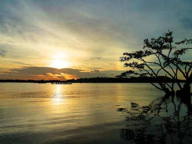Romantische zonsondergang op het Laguna Grande