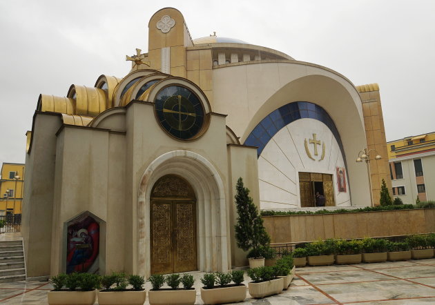 Moderne kathedraal in Tirana