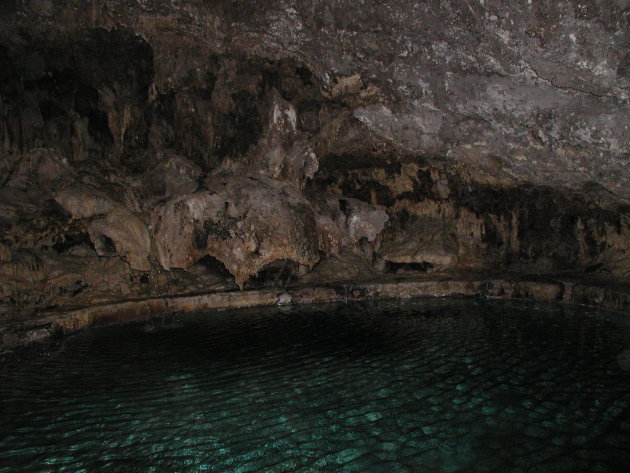 Bassin in grot