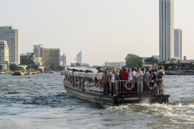 volle water taxi in Bangkok