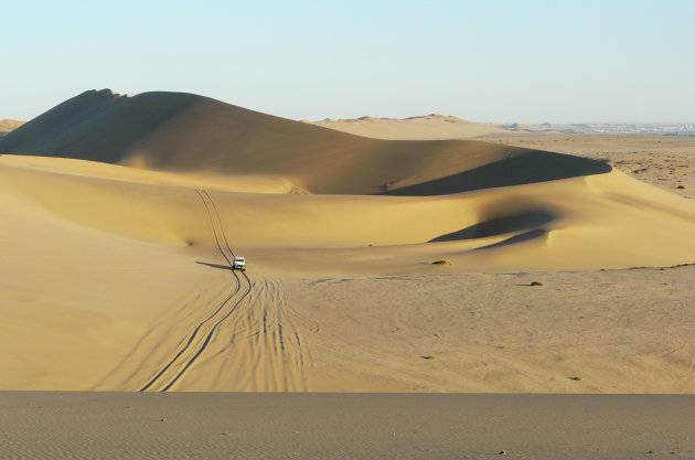 4x4 rijden door de zandduinen van Nambië
