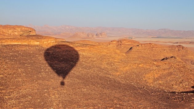 Ballonvaren boven de Wadi Rum