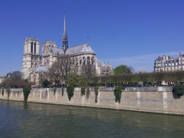 Zijkant van de Notre Dame