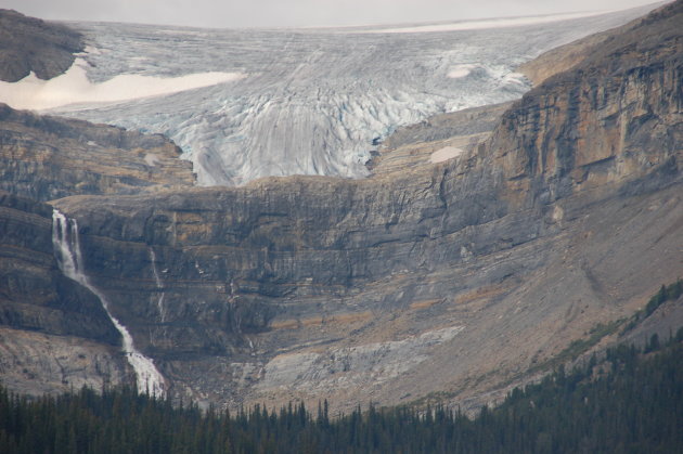 Bow Glacier Lake + waterval + gletsjer - Rocky Mountains - Canada