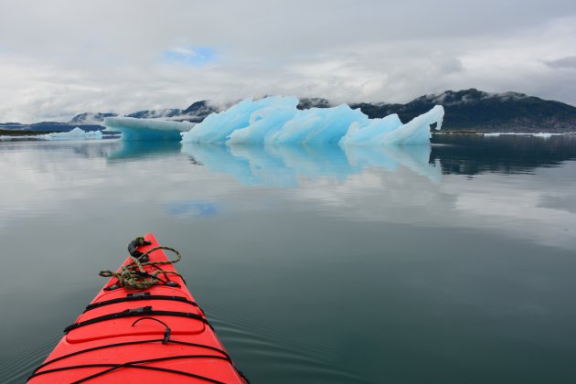 Kajakken tussen de ijsbergen