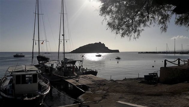 Haven van Agios Nikolaos in de ochtend