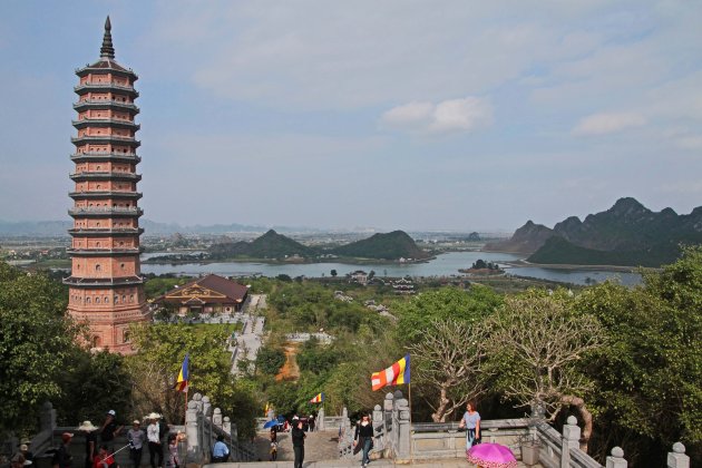 Uitzicht over Bai Dinh complex