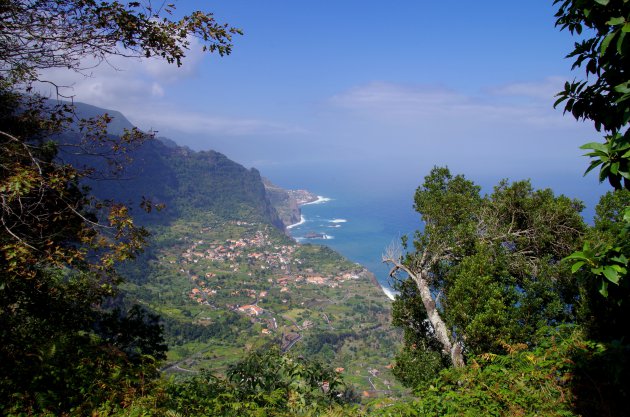 Panorama's aan de noordoostkust van Madeira