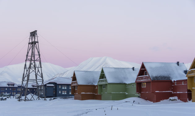 De bizarre prachtige kleuren in de winter in het hoge Noorden 