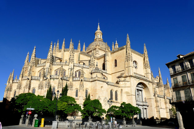  Catedral de Nuestra Señora de la Acunción y San Frutos