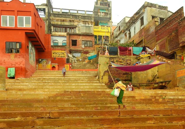 Op de trappen van Narad ghat. 
