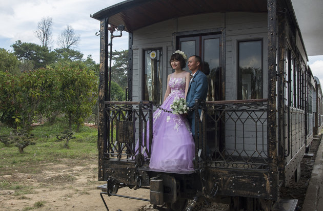 Wedding photos on the vintage train
