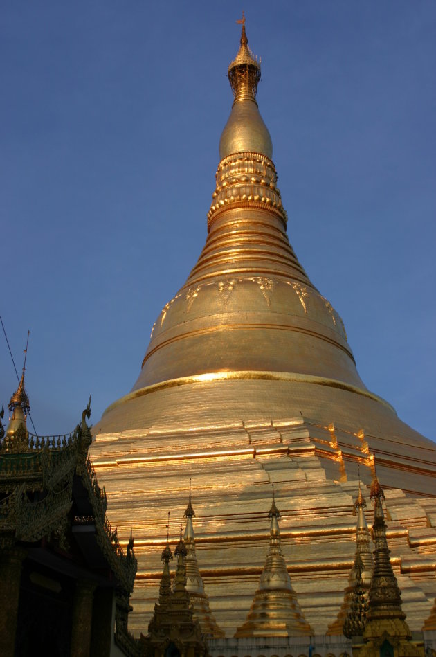 Stupa in echt bladgoud 
