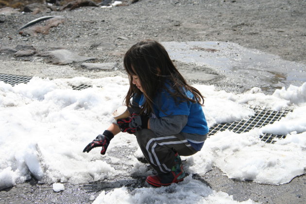 maori meisje in de sneeuw