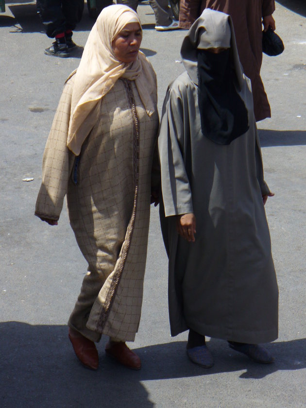 2 moslim vrouwen in Marrakech