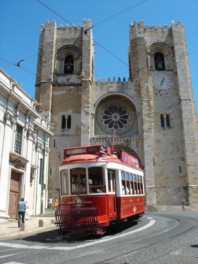 tram in lissabon