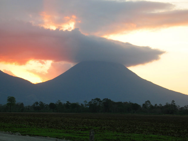 Zonsondergang bij de vulkaan Arenal