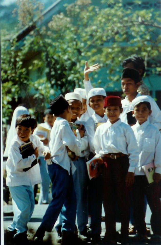 1997: Sumatra: Padang Sidempuan: schoolkinderen.
