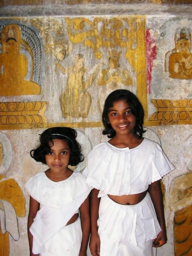 2 meisjes in de tempel